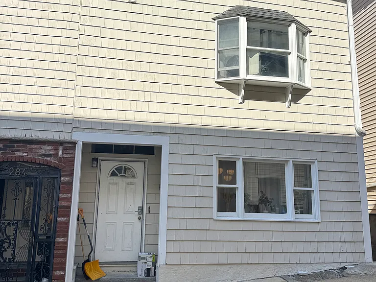 286 Bowen St — Photo 3