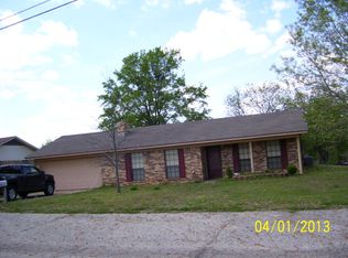 101 Devonshire Ln, Palestine, TX 75803