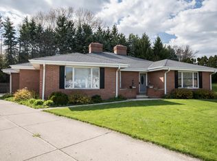 16805 Dane Ct W, Brookfield, WI 53005