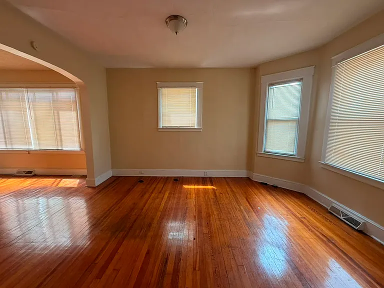 107 Sheffield Ave #1B — Photo 2