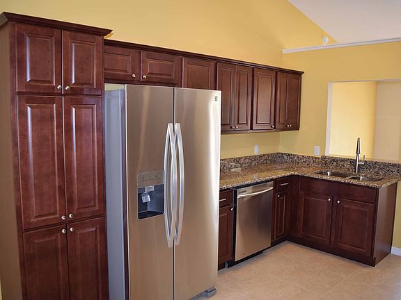 Stainless Appliances/Granite