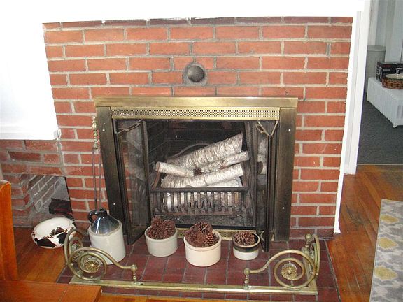 4th image of 310 Franklin St