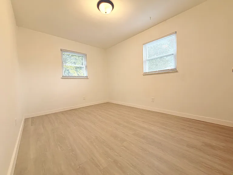 1747 Grand Ave — Photo 11