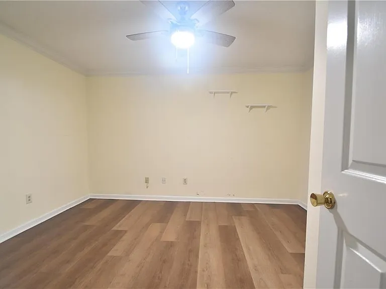 310 Granville Ct #310 — Photo 18