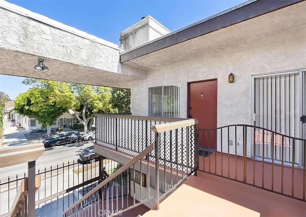 2 bed, 1200 sqft, $2,995 — Photo 2