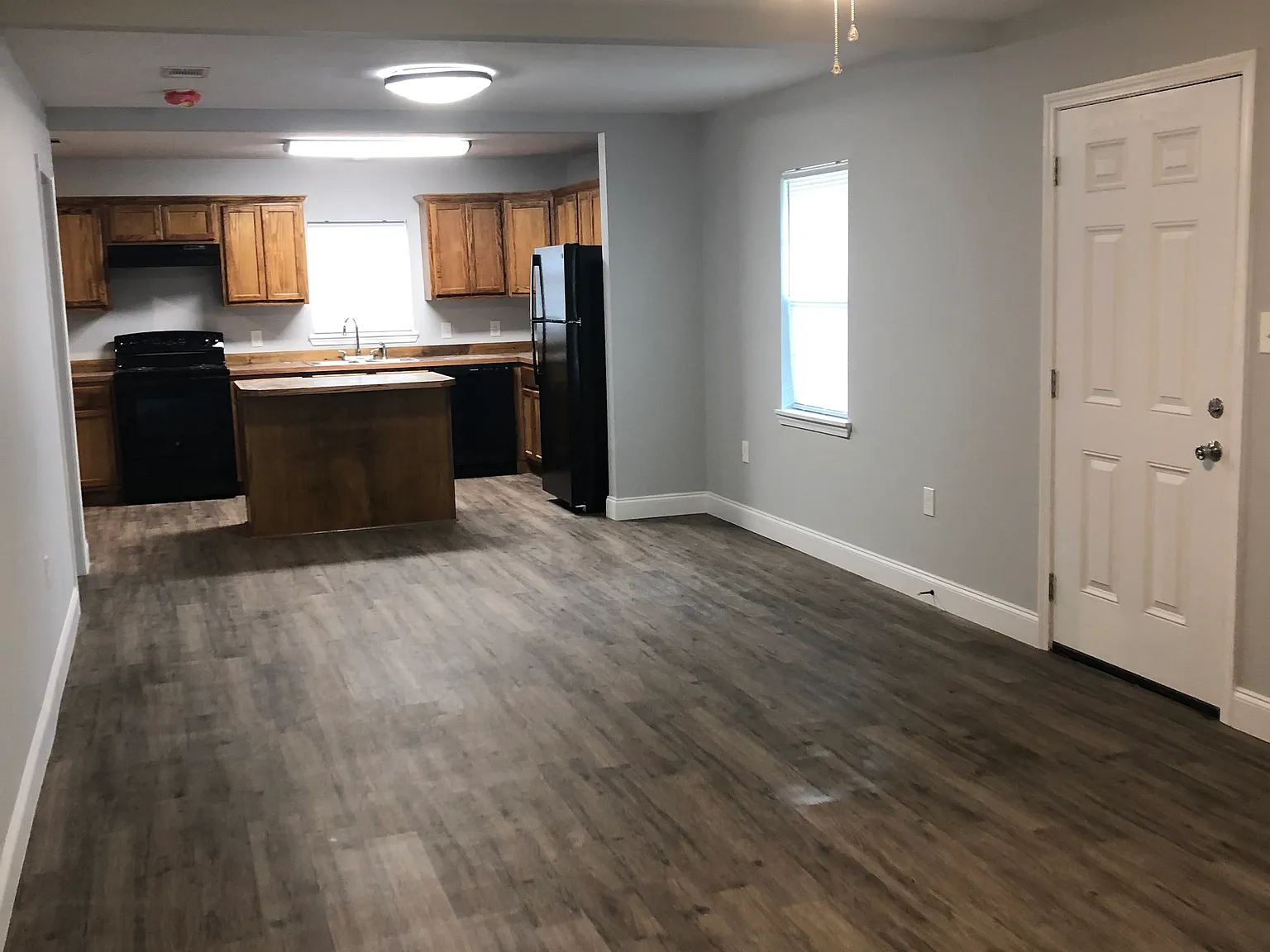 3 bed, 1600 sqft, $1,400 — Photo 2