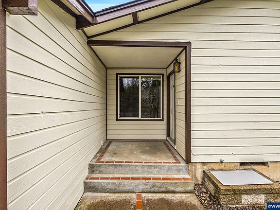 5th image of 3311 SW Knollbrook Ave