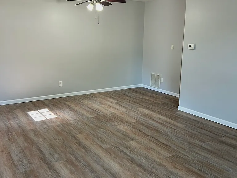 1501 Woodlawn Dr #2 — Photo 2