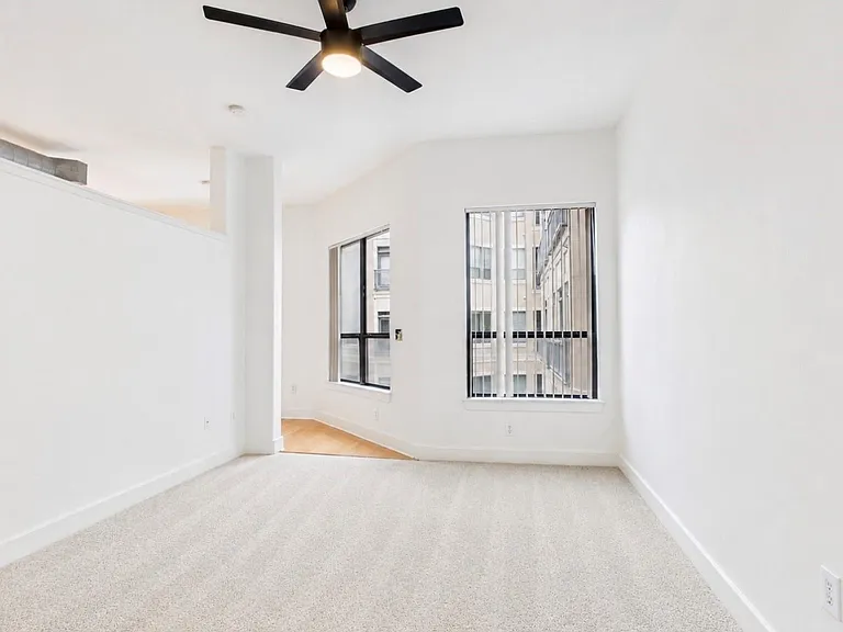 1901 Post Oak Blvd #OAK-2402 — Photo 14