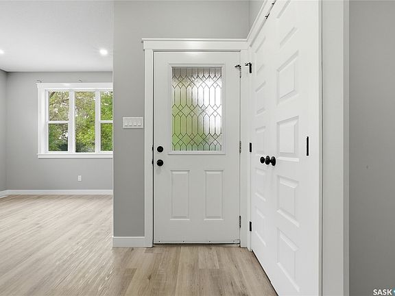 5th image of 2744 MacKay Street