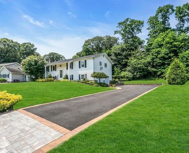 41 Berkshire Drive, Hauppauge, NY, 11788