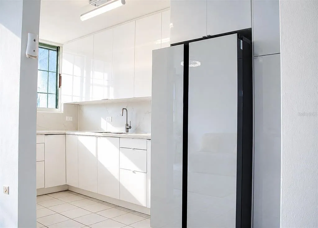 3 bed, 2.0 bath, 1400 sqft, $2,300 — Photo 3