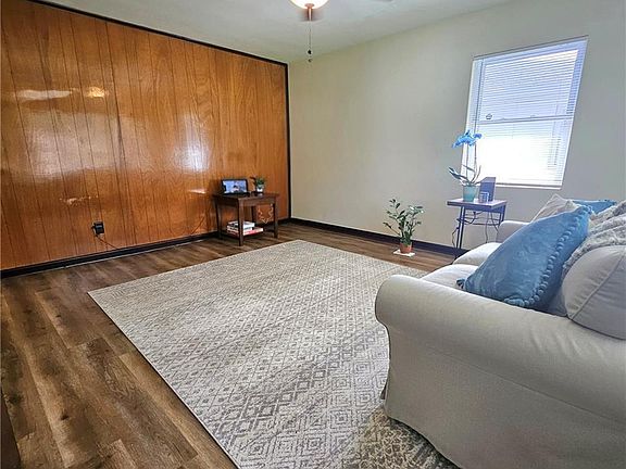 4th image of 307 Woodview Ave #307