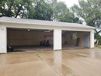 2nd image of 2521 Chicago Ave