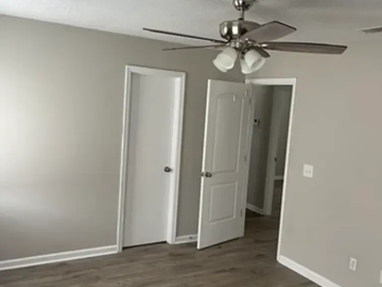 4 bed, 1600 sqft, $2,000 — Photo 3