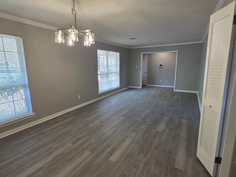 744 Ledyard Pl — Photo 3