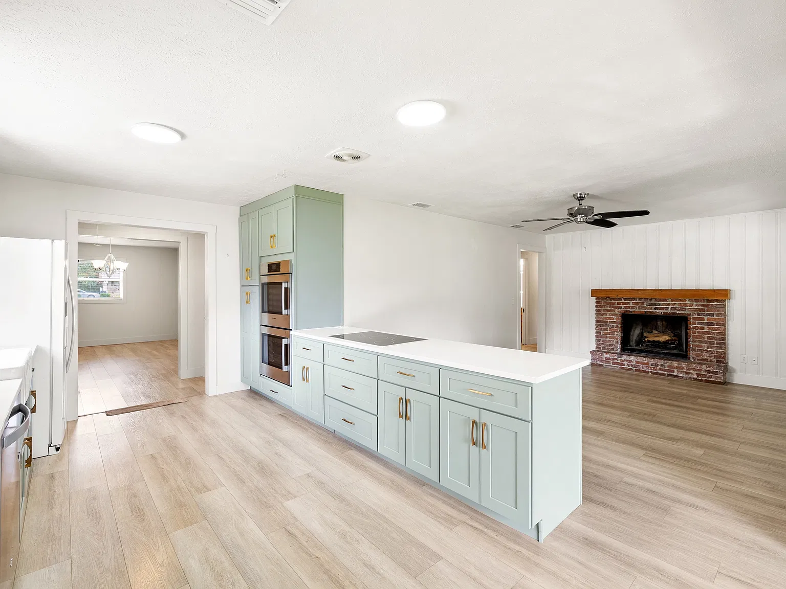 3 bed, 1853 sqft, $2,700 — Photo 4