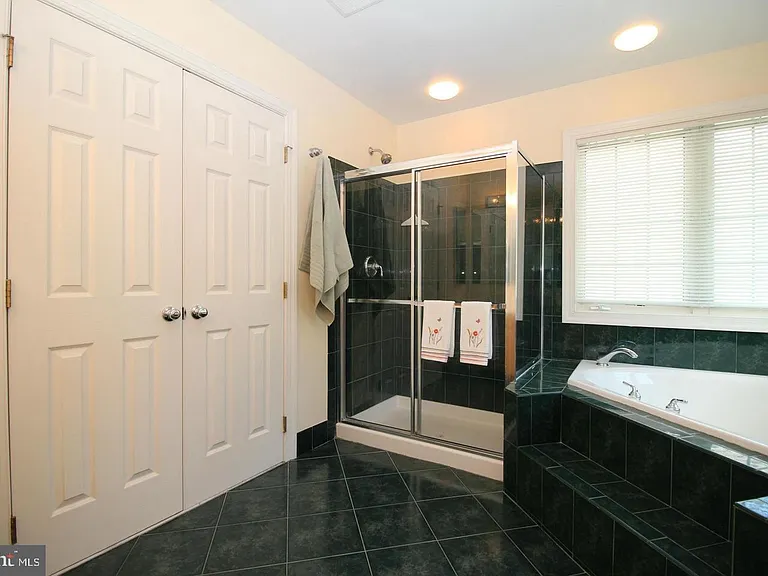 4553 Fair Valley Dr — Photo 14
