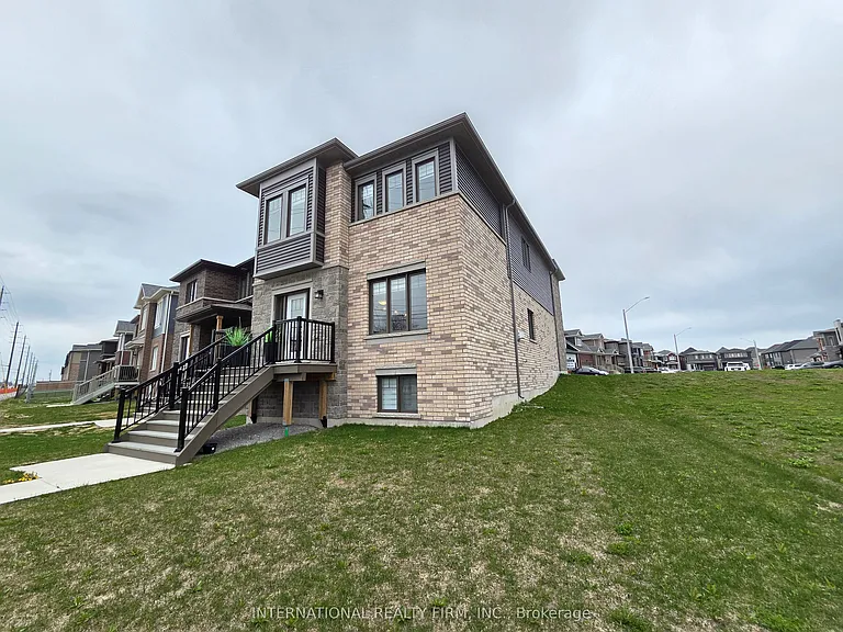 23 Harvest Cres — Photo 3