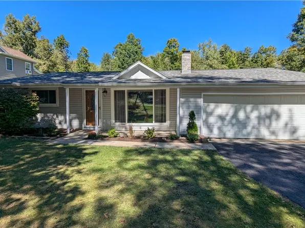 8494 Sharp Ln, Chesterland, OH 44026