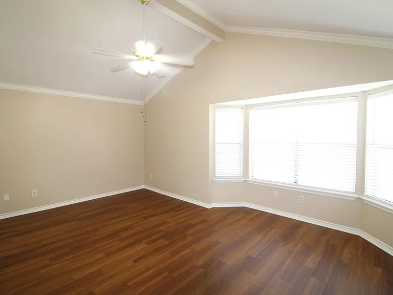 2718 Quebec Dr — Photo 9