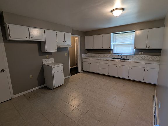 4th image of 302 Meadow Ln #1
