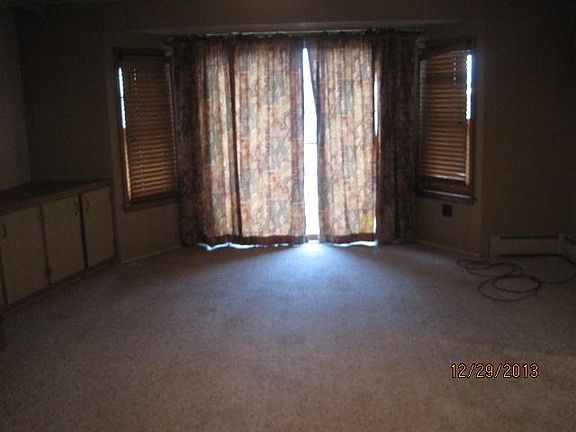 3rd image of 223 Pinewood Dr