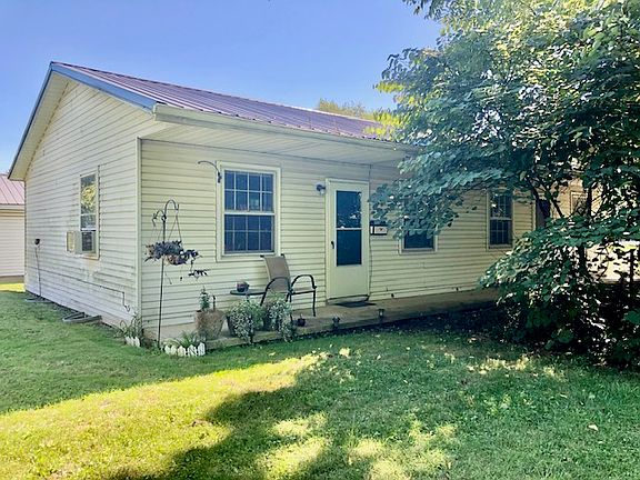 3rd image of 880 Ellis Ave