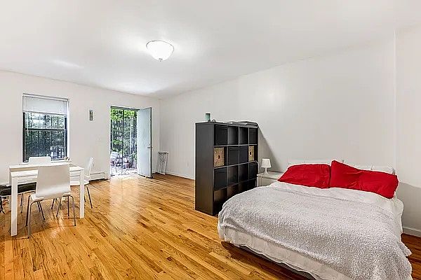 1st image of 338 E 116th St APT 1