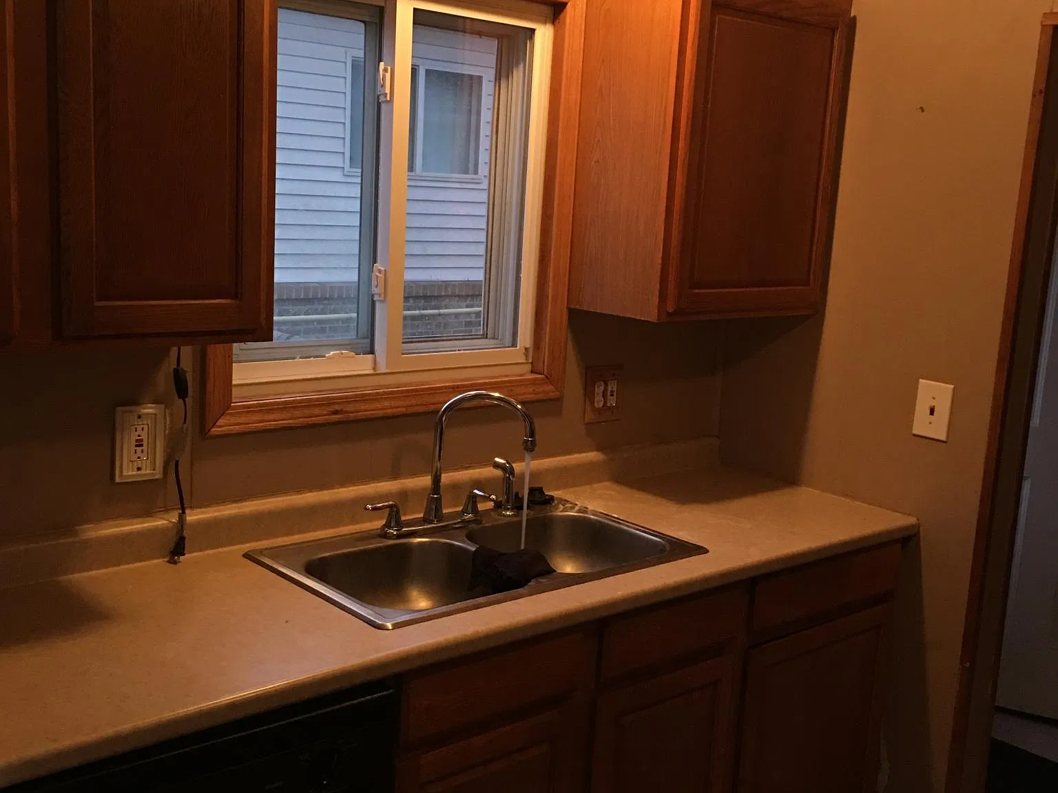 3 bed, 936 sqft, $1,550 — Photo 2