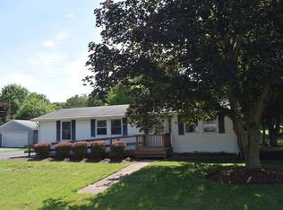 1529 Surrey Rd, Batavia, IL 60510