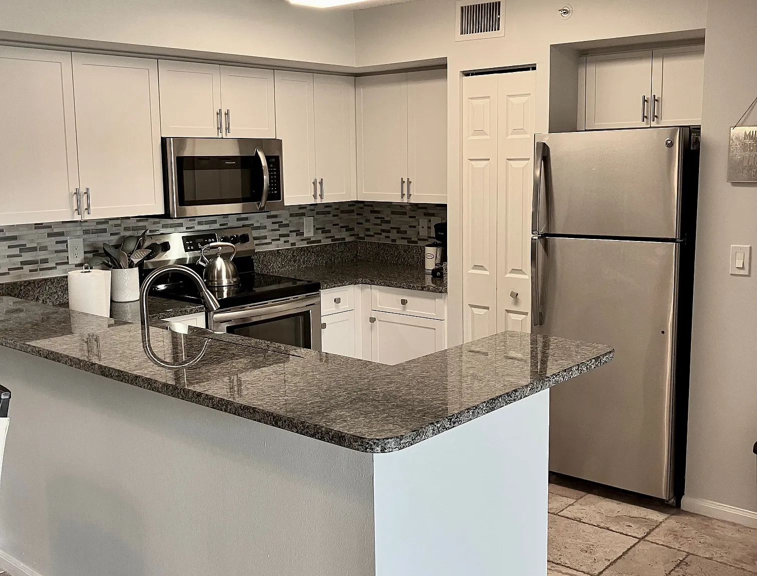 2 bed, 1042 sqft, $1,850 — Photo 4