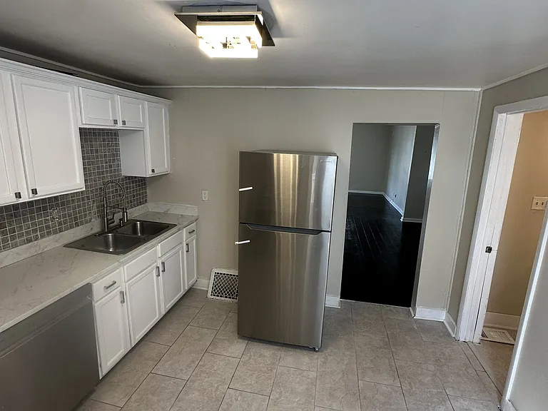 554 W Station St — Photo 12