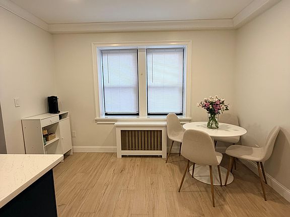 4th image of 10 Nosband Ave APT 1A