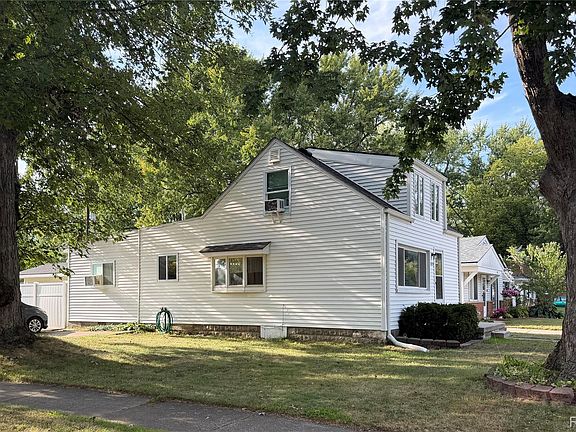2nd image of 20205 Saint Francis St