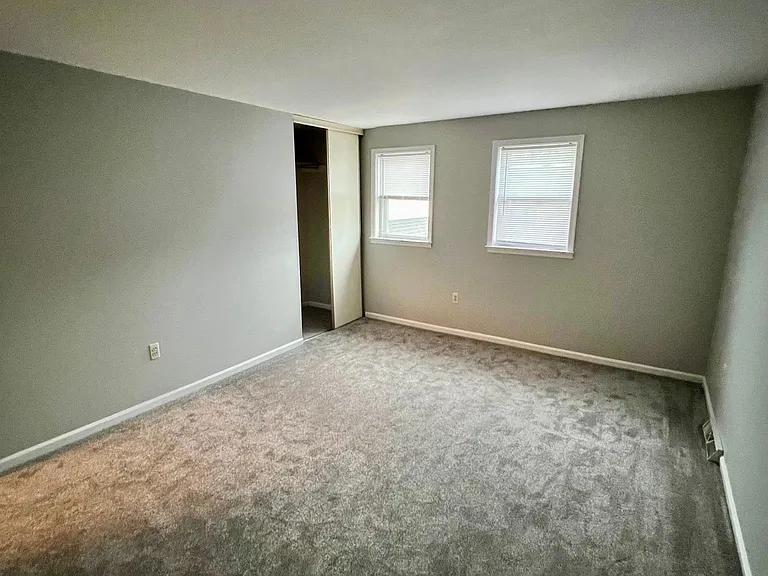 192 Michele Way — Photo 6