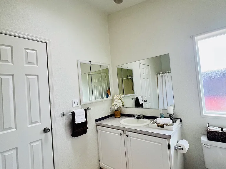 1602 N Hoover Dr — Photo 5