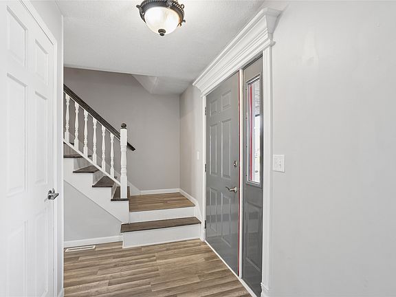 4th image of 913 SE Peterson Dr