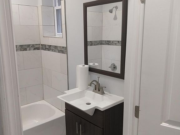 5th image of 1514 W Stiles St #1