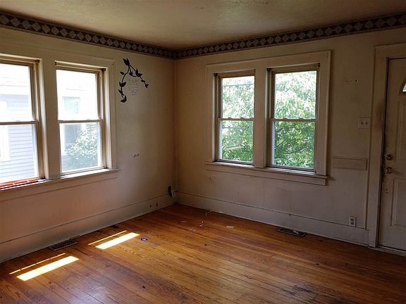 4th image of 738 S 32nd St
