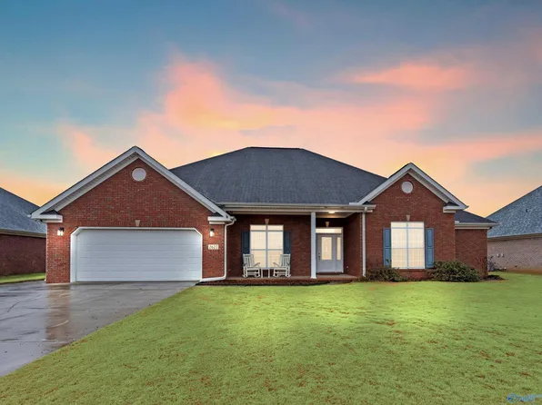 2627 Buckingham Gate SW, Decatur, AL 35603