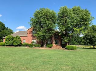 2 Live Oaks Ct, Little Rock, AR 72223