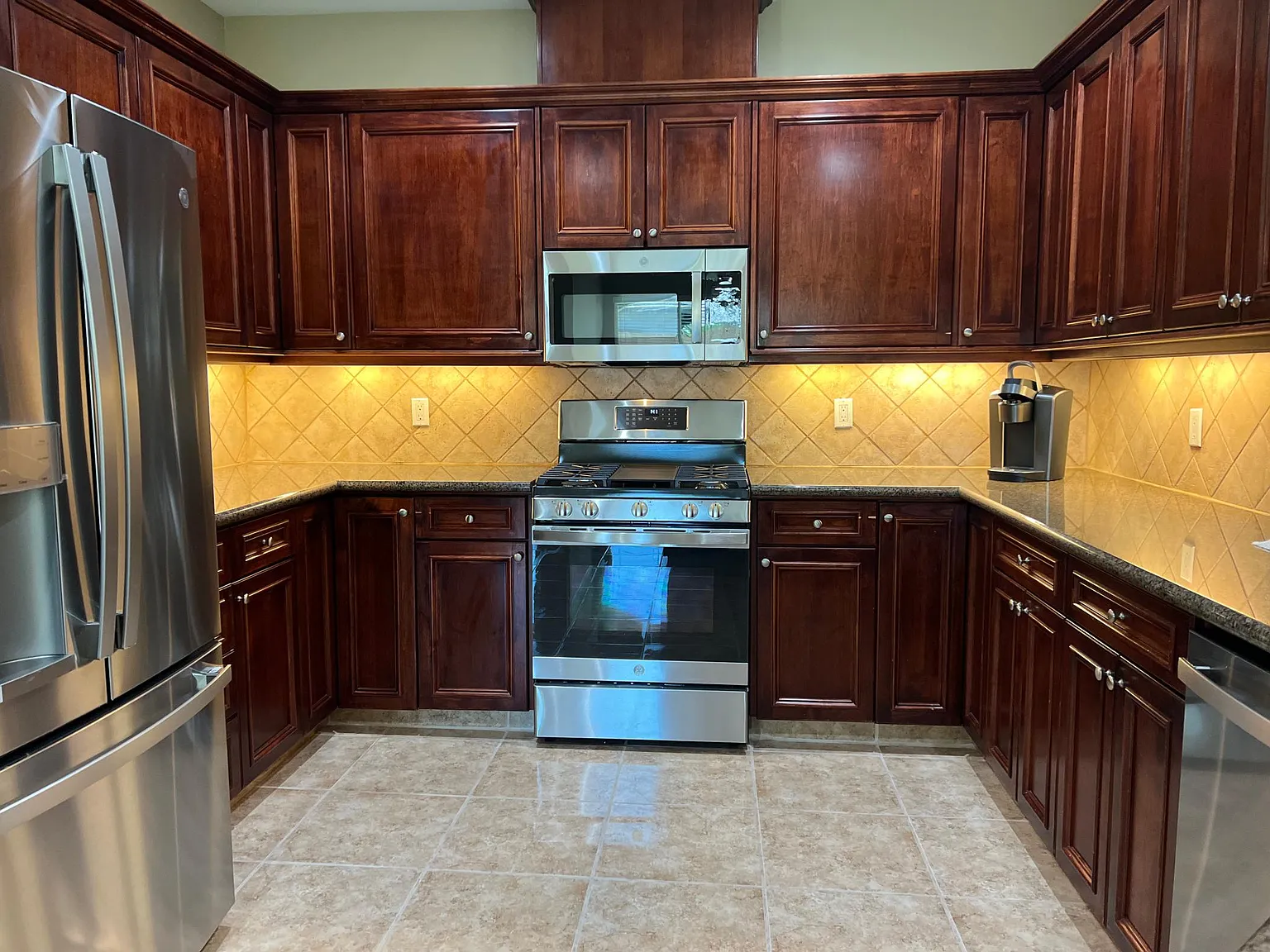 3 bed, 2176 sqft, $2,950 — Photo 3
