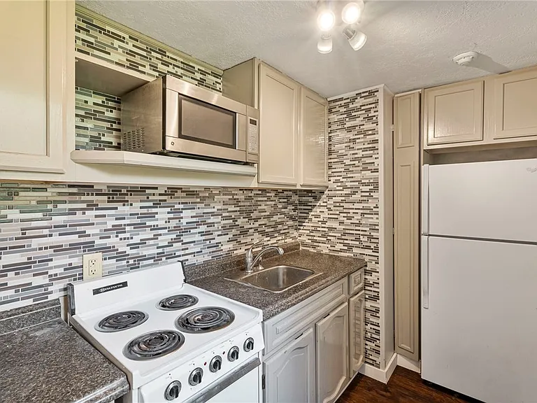 1313 E State St #1 — Photo 7