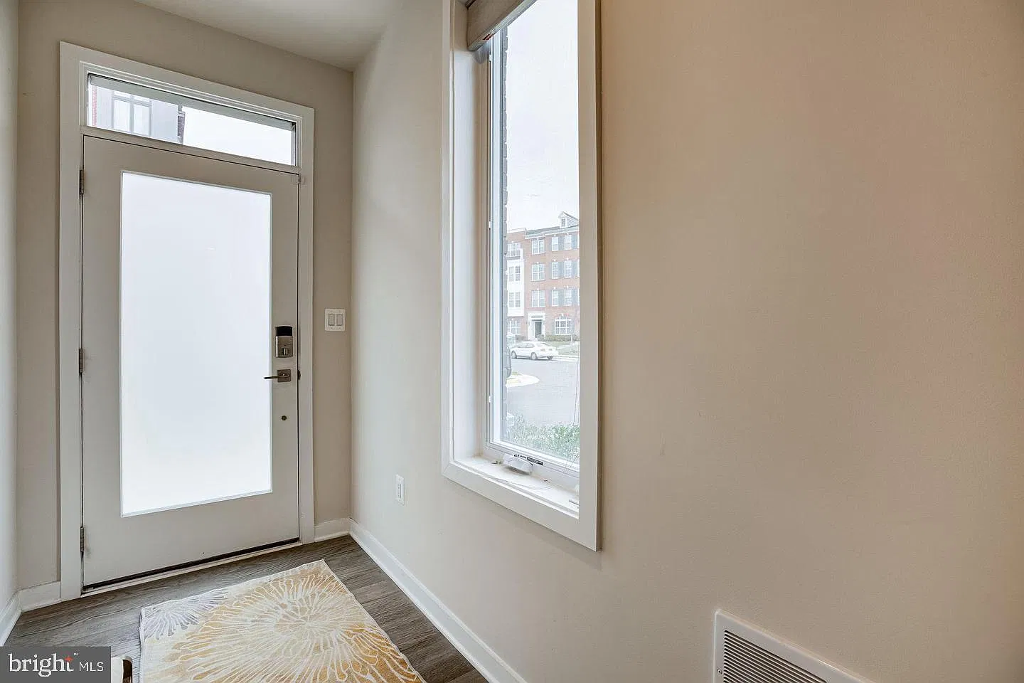 3 bed, 2.5 bath, 2768 sqft, $3,600 — Photo 3