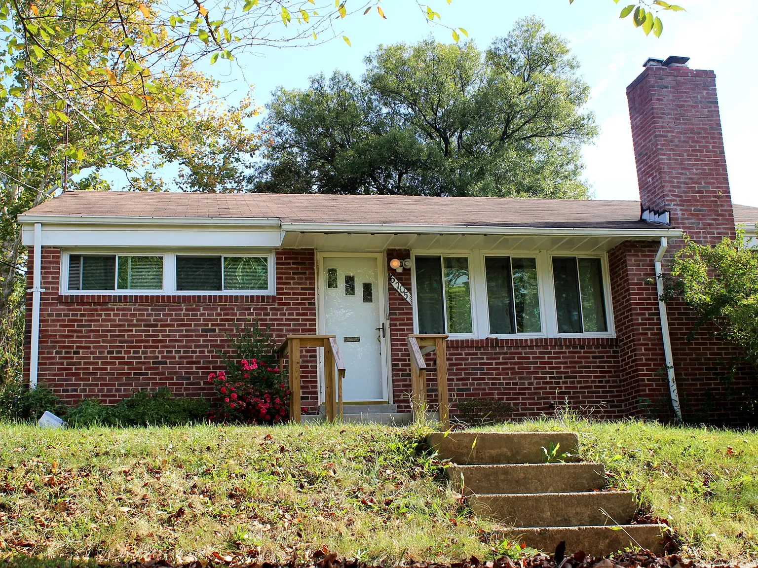 6705 Forest Hill Dr — Photo 2