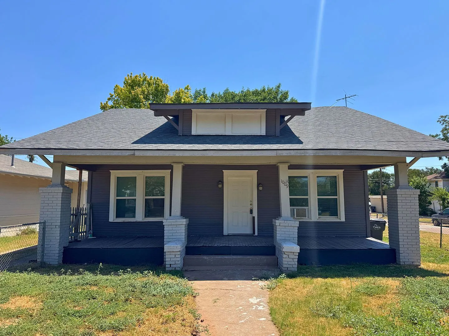 2 Bed 1 Bath Corner-Lot Home w/ Huge Front Porch In Floral Heights! — Photo 1
