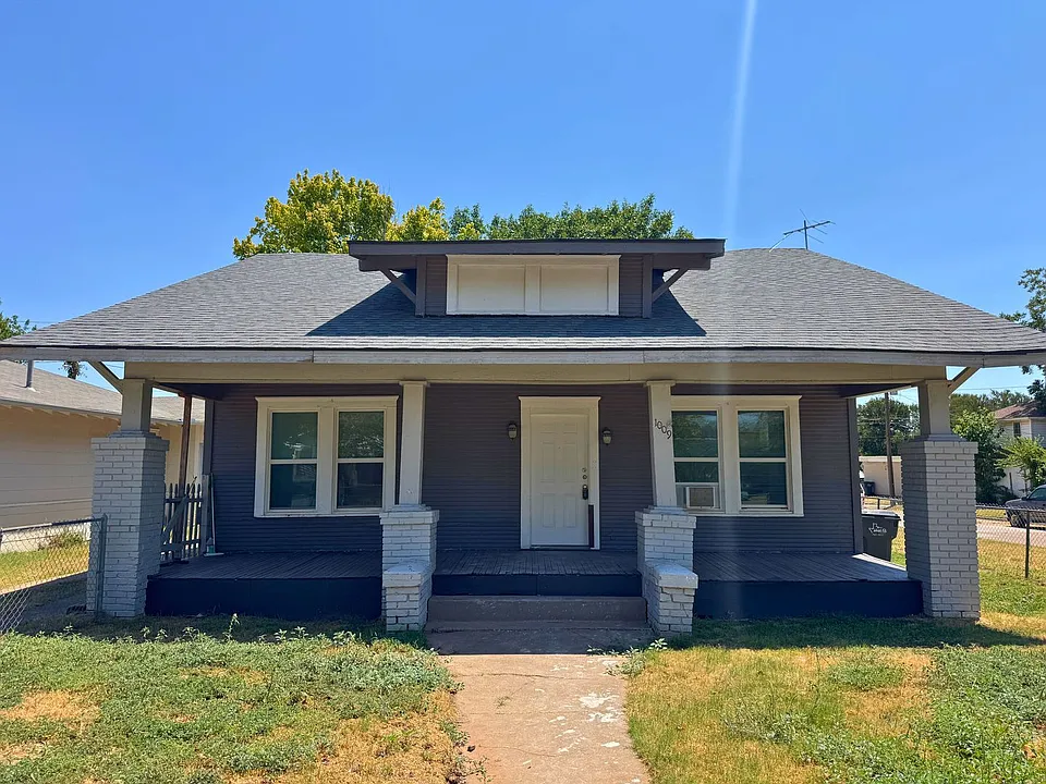 1009 Monroe St
