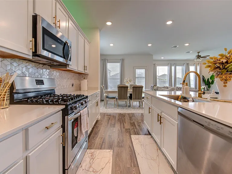 26627 Ledgemont Dr — Photo 12