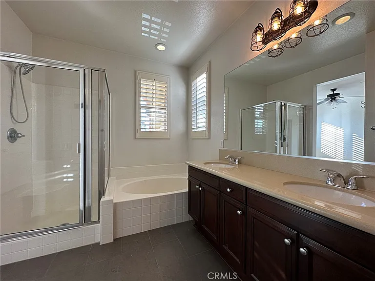611 McKenna St — Photo 12